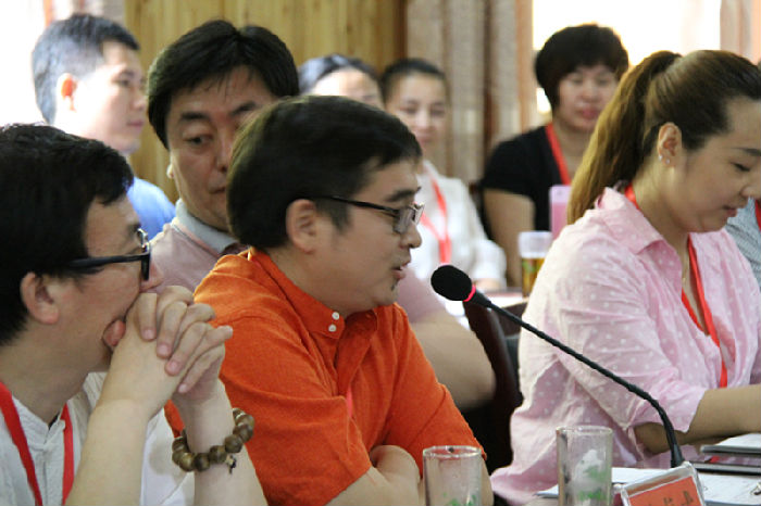 交流会现场南方周报主任周虎成讲话.jpg